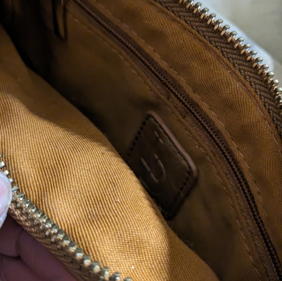 LG crossbody - Picture 2 of 5